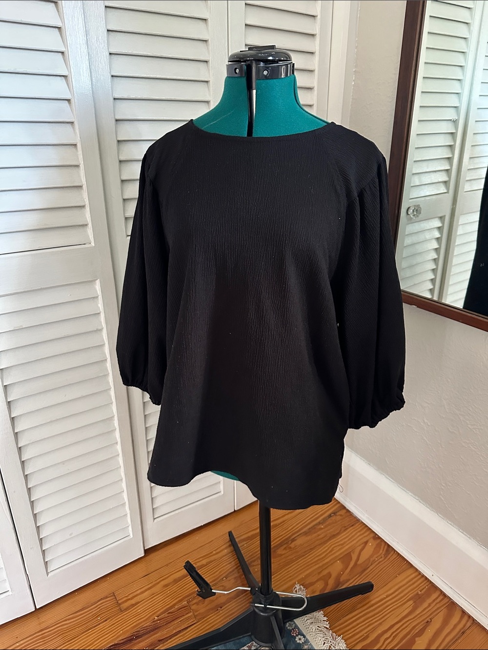 Vince Camuto Black Balloon-Sleeve Crewneck Blouse
